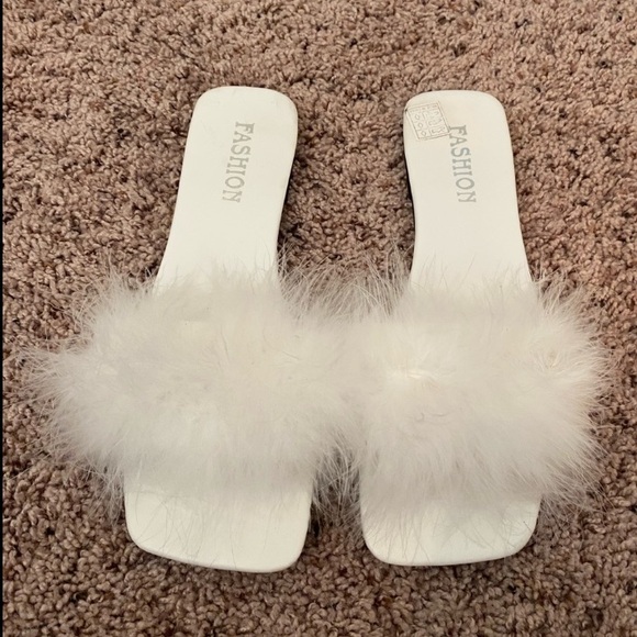 Women’s fuzzy flats - Picture 1 of 6